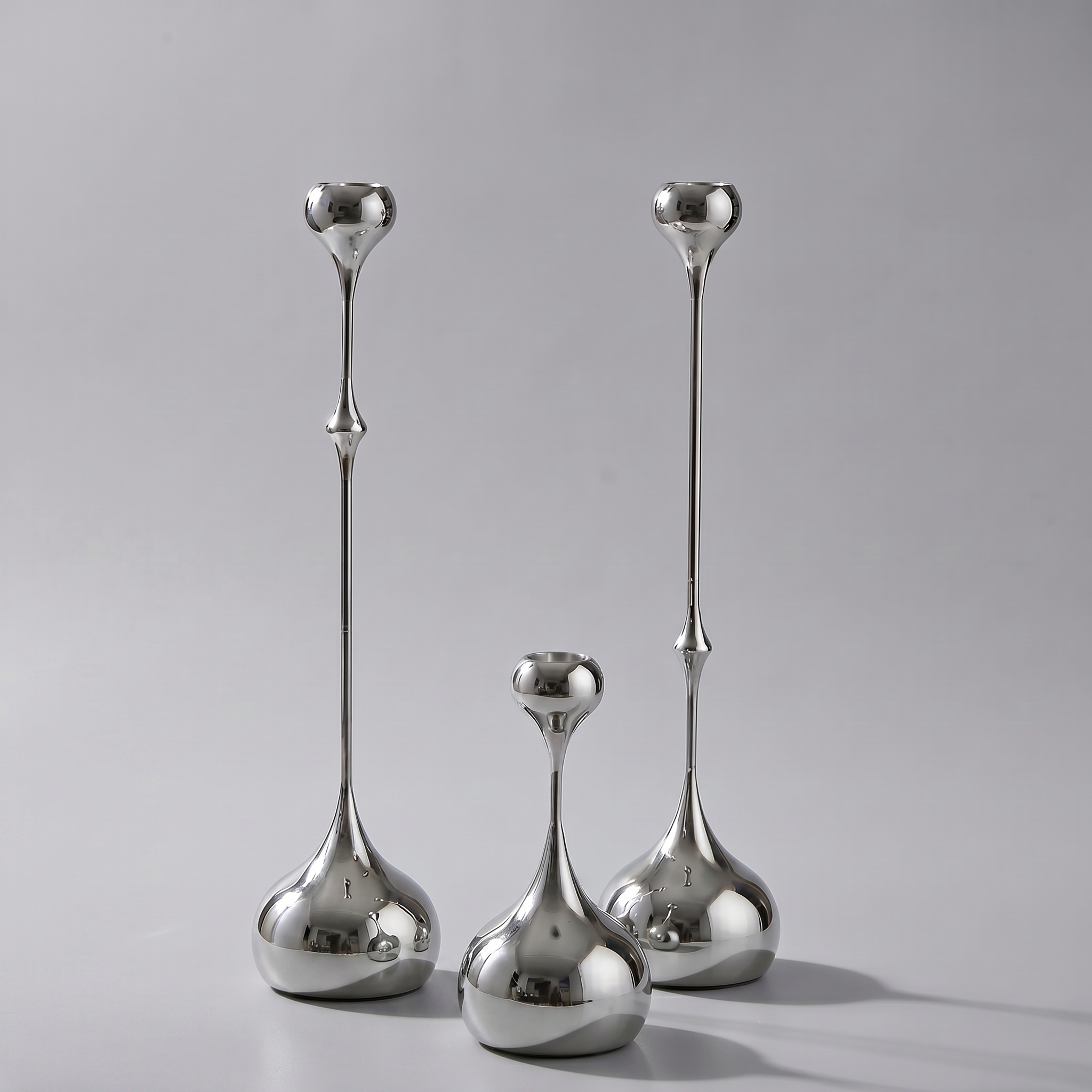 Elegant Silver Teardrop Candle Holder Set